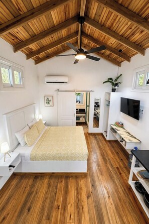 1 bedroom, iron/ironing board, WiFi (free), bed sheets - Adorable studio style casita with all the comforts (West Bay, Roatán)