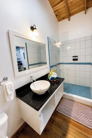 Hair dryer, towels - Adorable studio style casita with all the comforts (West Bay, Roatán)