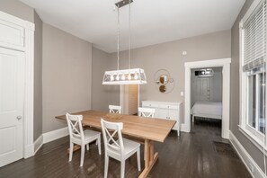 Condo, 1 Queen Bed, Kitchen | Private kitchen | Fridge, microwave, oven, stovetop