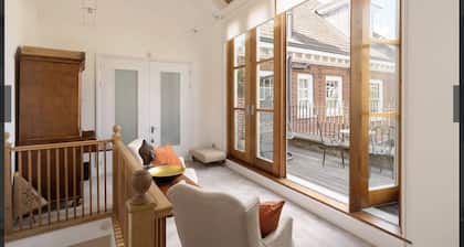 Exclusive Apartment with terrace, garage, gym in Georgian Residence well located