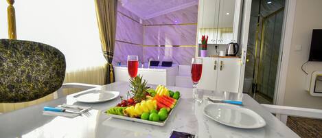 Business Studio Suite | Premium bedding, down duvets, minibar, individually decorated