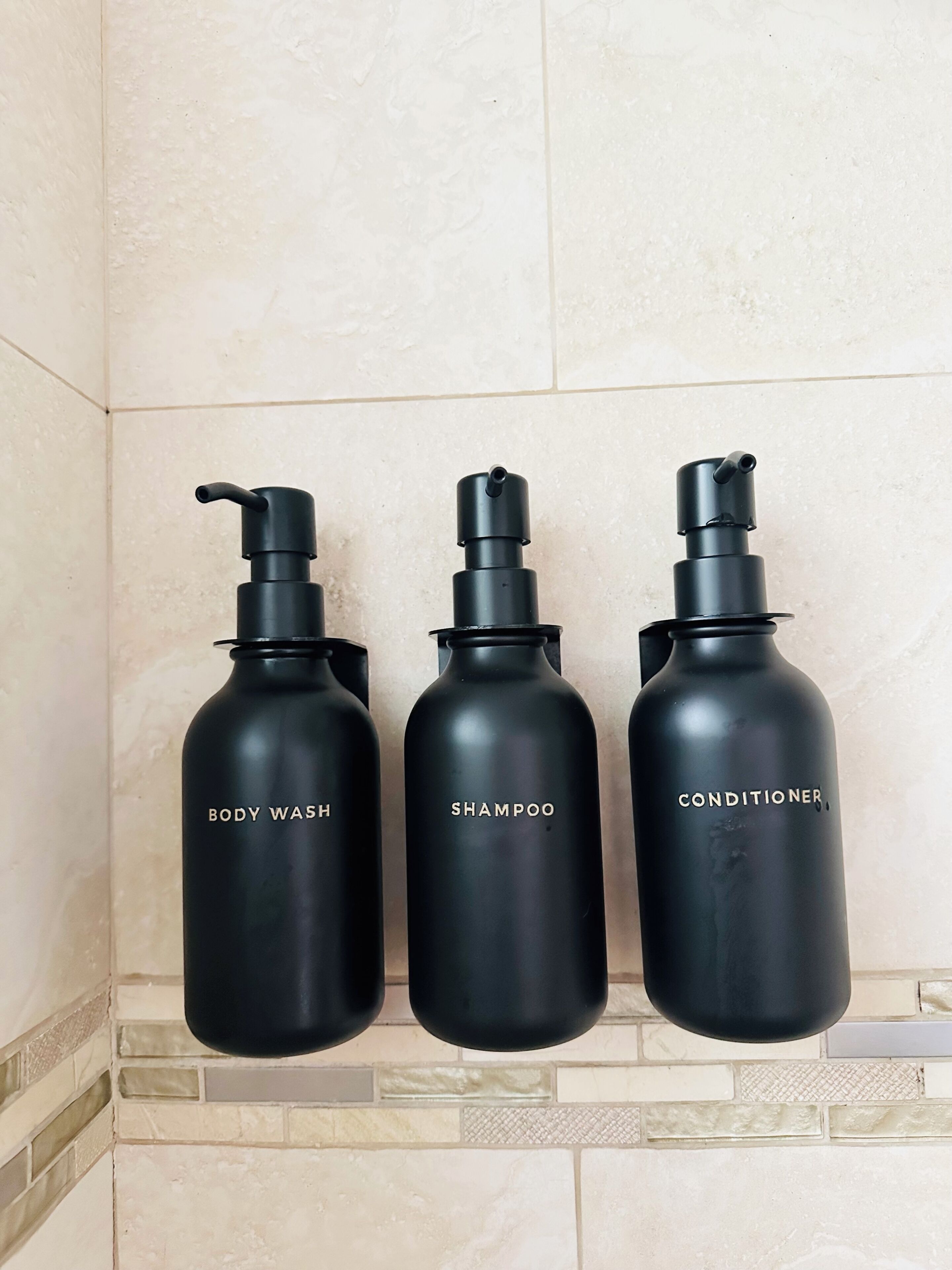 Combined shower/bathtub, towels, soap, shampoo