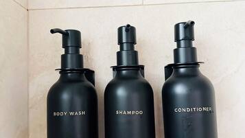 Combined shower/bathtub, towels, soap, shampoo