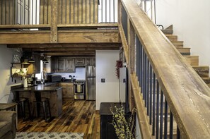 Fridge, oven, stovetop, coffee/tea maker