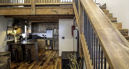 Pass Creek Cabin - Brand new Luxury Cabin at Tiny Timbers Resort