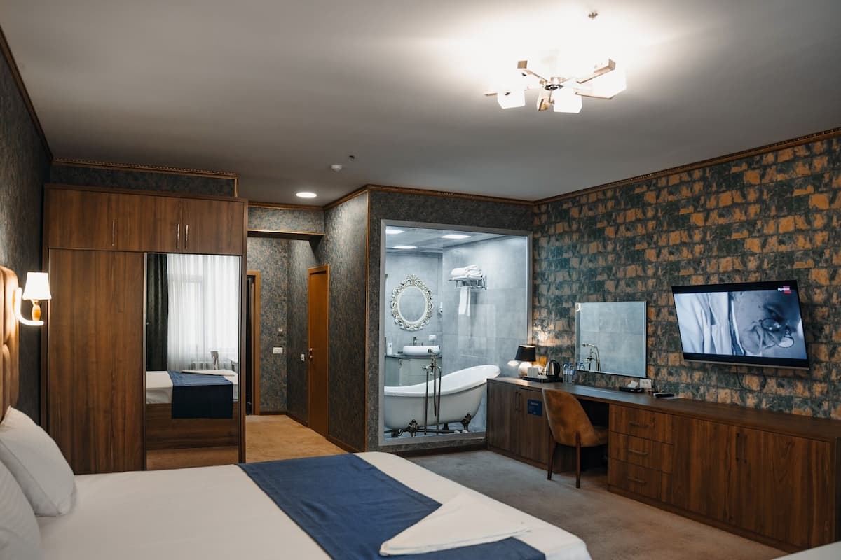 ห้องรอยัลดับเบิล | เครื่องนอนระดับพรีเมียม, มินิบาร์, โต๊ะทำงาน, พื้นที่ทำงานแบบใช ้แล็ปท็อป