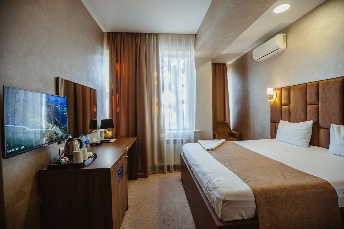 ห้องสแตนดาร์ดดับเบิล | เครื่องนอนระดับพรีเมียม, มินิบาร์, โต๊ะทำงาน, พื้นที่ทำงานแบบใช้ แล็ปท็อป