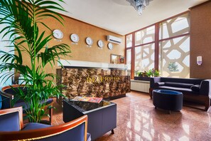 Reception - Alison Hotel Baku (Baku)