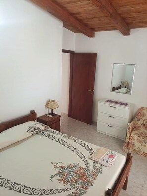 2 bedrooms, desk, travel crib, bed sheets