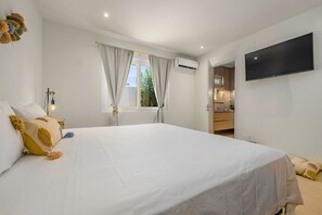 6 bedrooms, in-room safe, desk, iron/ironing board