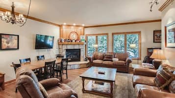 Condo, Multiple Beds, Fireplace, Mountain View (Snowflake Sanctuary) | Living area | 42-inch flat-screen TV with digital channels, fireplace