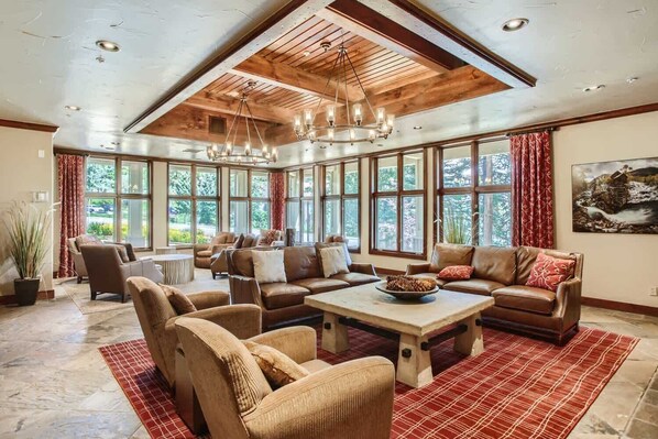 Interior - Luxury Ski-in/ski-out - Blocks From Downtown (Breckenridge)