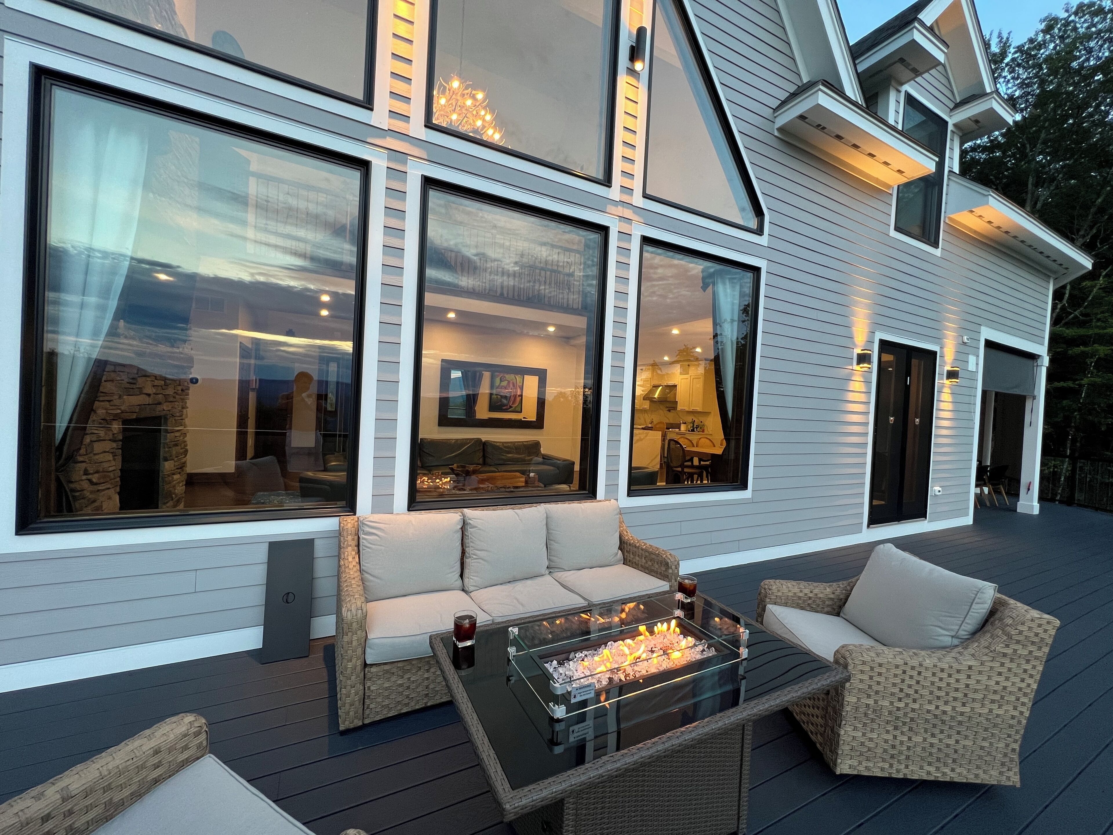 Newest Mountain Paradise, Westerly Sunset Views, Hot Tub, Waterville Estates