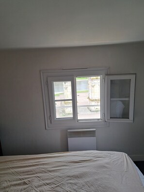 3 quartos, ferros/tábuas de passar roupa, Wi-Fi, roupa de cama