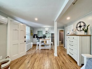 Fridge, microwave, oven, stovetop - Super-Walkable Downtown Studio (Newport)
