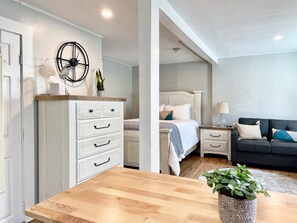 Schreibtisch, Bügeleisen/Bügelbrett, kostenloses WLAN, Bettwäsche