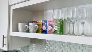 Kaffetrakter/tekoker, kjøleskap, mikrobølgeovn og ovn