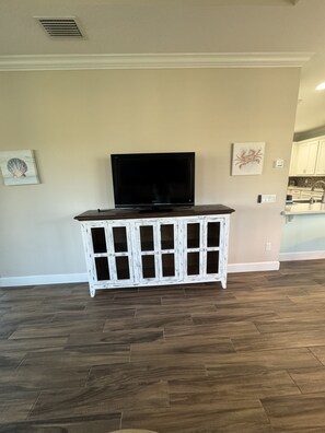 Interior - Enjoy the Lifestyle living at latitudemargaritaville in Daytona Beach Florida. (Daytona Beach)