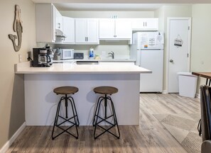 Fridge, microwave, oven, dishwasher - Aqua Villa #105 Beachside 2 bedroom condo (Fort Walton Beach)