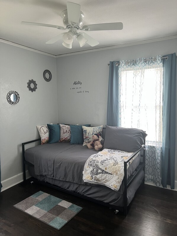 2 bedrooms, desk, iron/ironing board, free WiFi