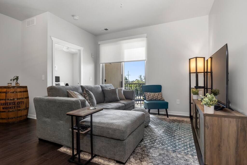 TV, peis og kontorer