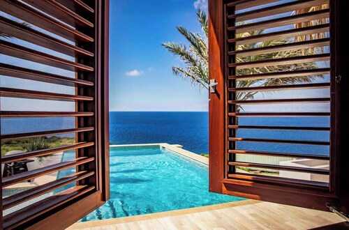 Exclusive 10p Villa: Seaview, Pool & Private Beach