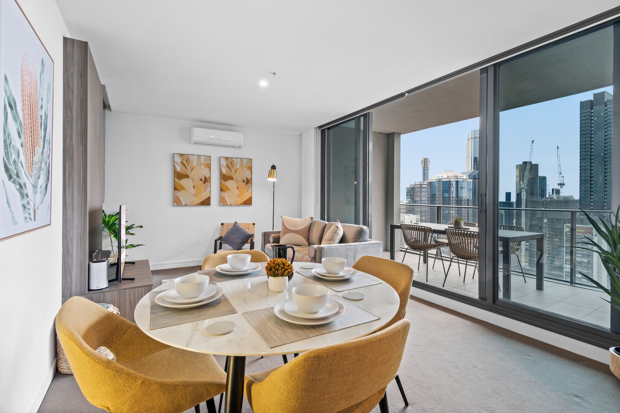Chic 2-Bed Apartment In the Heart of Melbourne