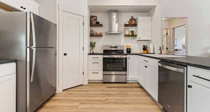 Sugar St. Nampa Home | Hot Tub | Greenbelt | Downtown