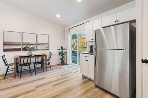 Frigorífic, microones, forn i placa de cuina 