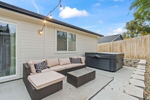 Terrace/patio - Nampa Greenbelt Retreat | Hot Tub | Walk to Indian Creek | Sleeps 10 (Nampa)