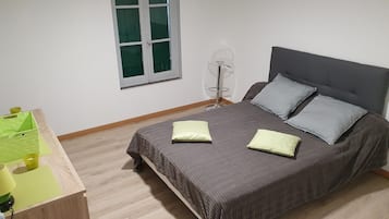 5 chambres, lit parapluie, Wi-Fi gratuit, draps fournis