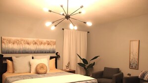 A bedroom with a bed, a desk, a chair, a plant, and a ceiling light fixture. - Private Home at the foot of Yosemite National Park (Mariposa)