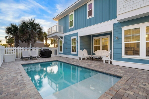 A heated pool - Private Pool + Walk to Beach | PCB | Family Favorite (Panama City Beach)