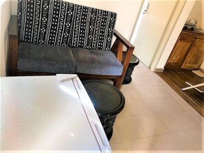 Living area - Modern studio decorated in African colors at the rear of a spacious villa. (Yaoundé)