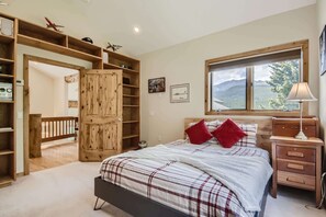 Room - Secluded Mtn House w/ Scenic Views - Pet Friendly (Breckenridge)