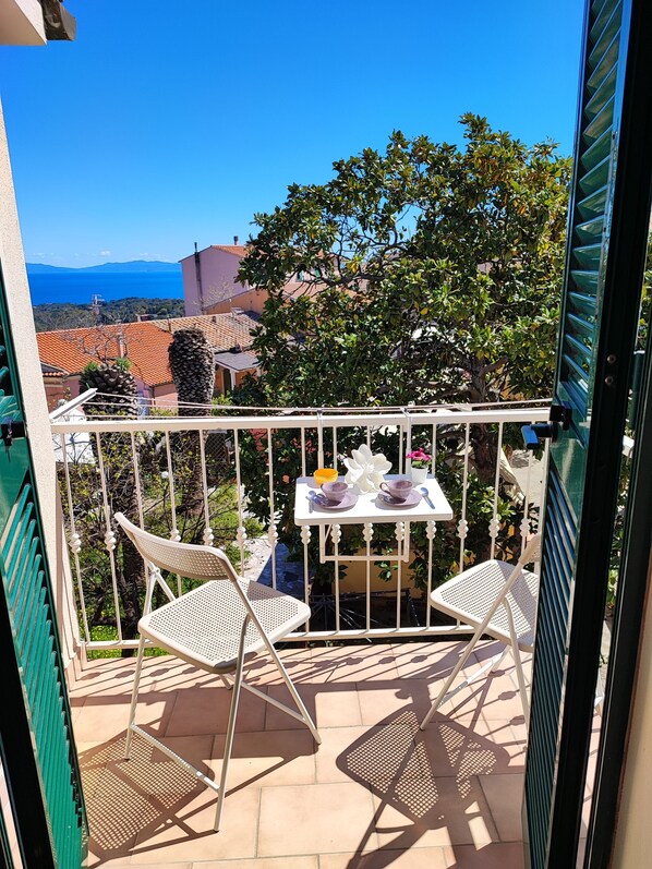 Outdoor dining - Three-room apartment "Casa Argentina" (Capoliveri)