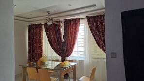 Dining - Lovely 3 Bedroom Apartment @ East Legon Hills in Accra (Accra)