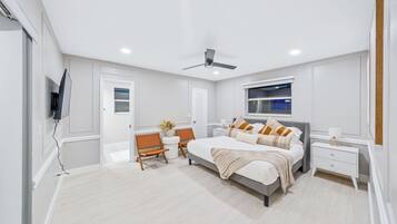 3 bedrooms, desk, iron/ironing board, travel crib