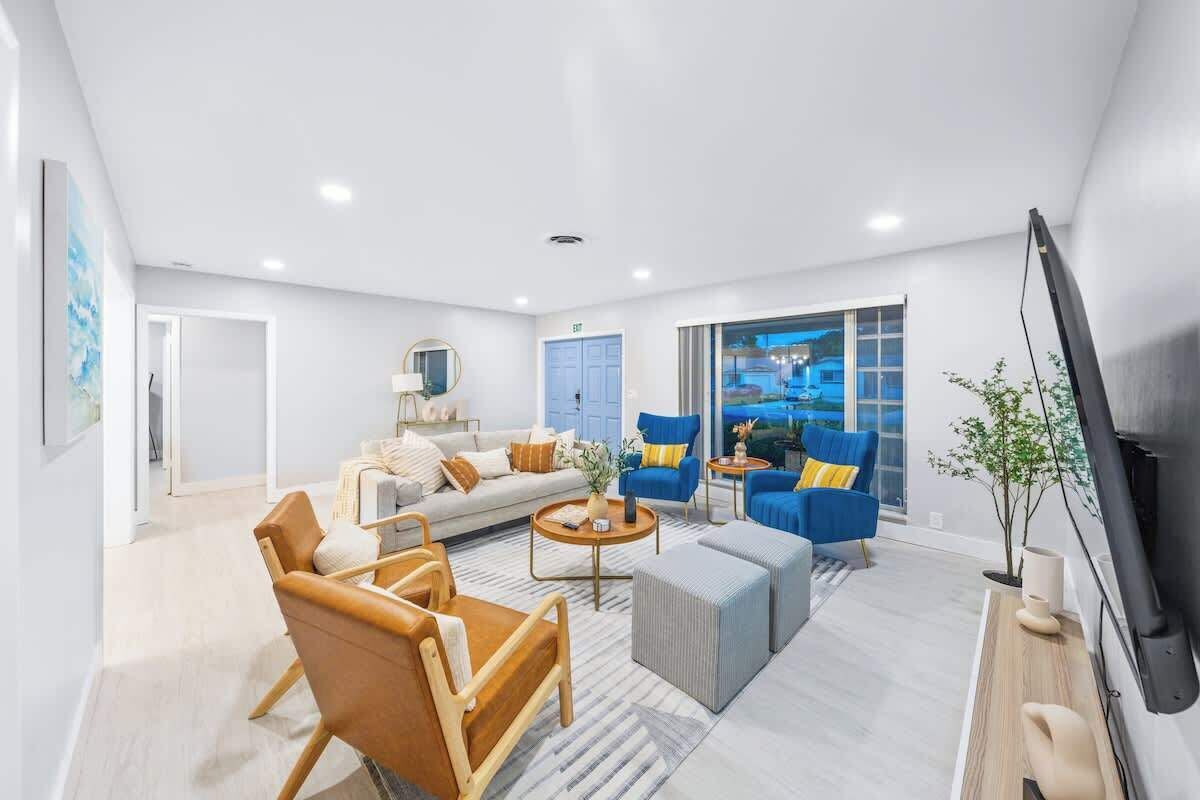 智能电视、办公室