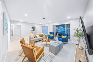 Smart TV, offices - SUN VILLA | Heated Pool Near Hard Rock & Beach (Hollywood)