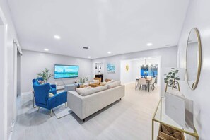 Smart TV, offices - SUN VILLA | Heated Pool Near Hard Rock & Beach (Hollywood)