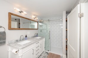 Hair dryer, towels - River City Nest #2 (Covington)