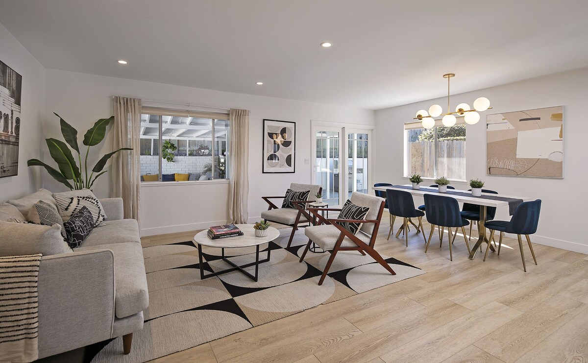 Pet & Kid-Friendly Beach Retreat Near Town +EVC , Fire Pit , Beach & Baby Gear!