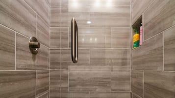Townhome, Multiple Beds, Balcony, City View | Bathroom | Towels, toilet paper
