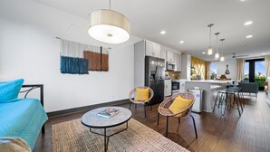Maison mitoyenne, plusieurs lits, balcon, vue ville | Intérieur