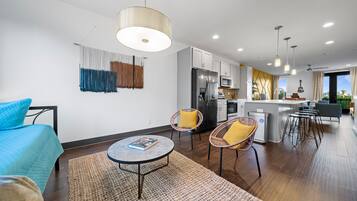 Townhome, Multiple Beds, Balcony, City View | Interior