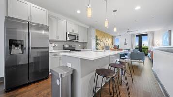 Townhome, Multiple Beds, Balcony, City View | Private kitchen | Fridge, microwave, oven, stovetop