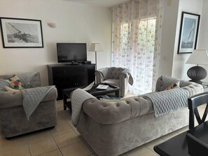 TV, books - Mauresque Apartment (Arcachon)