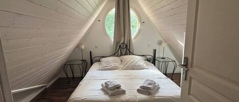 3 Schlafzimmer, Schreibtisch, Bügeleisen/Bügelbrett, Reisekinderbett