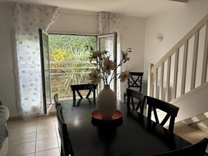 Unclassified image, 5 of 20, button